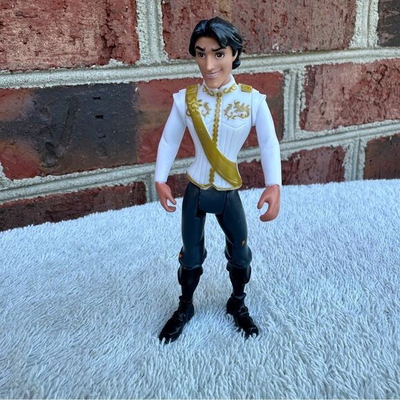 Flynn Rider Prince Eugene Wedding Cake Topper Figure Tangled Disney 4” - Picture 1 of 4